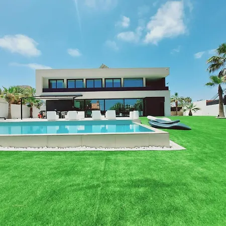 Inmovecos De Lujo Con Piscina Privada Gawy