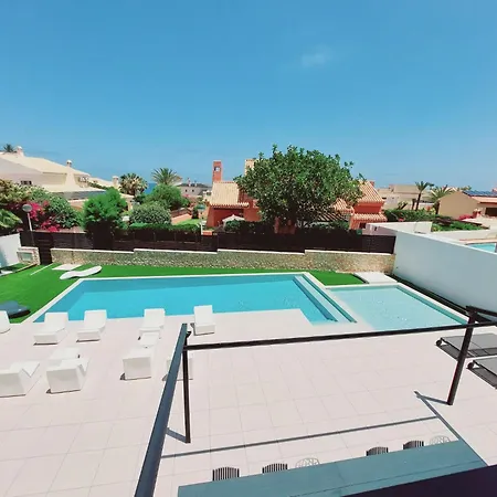 Villa Inmovecos De Lujo Con Piscina Privada Gawy