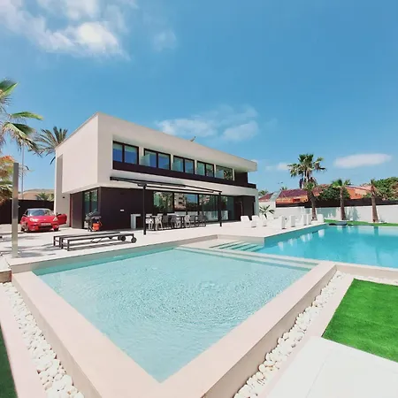 Gawy Villa *