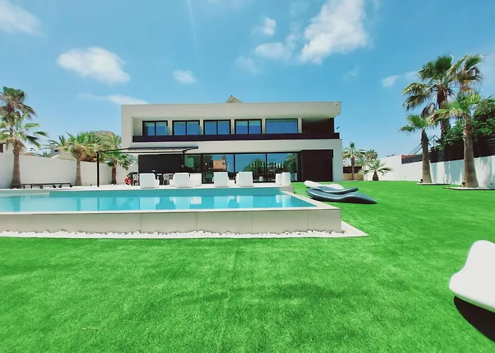 Inmovecos De Lujo Con Piscina Privada Gawy